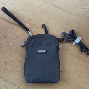 Baggallini Cross Body Gray Purse.